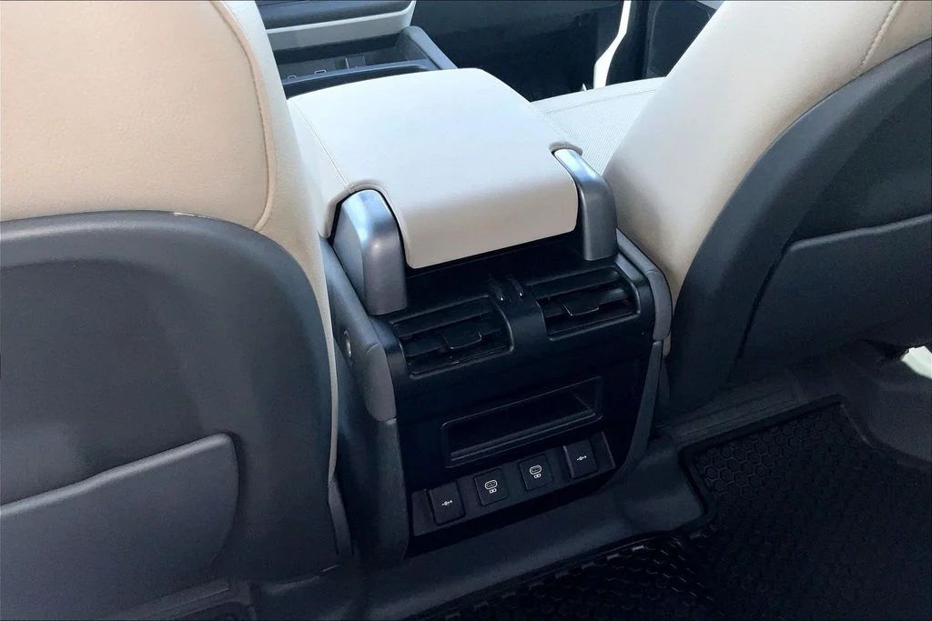 Used 2022 Black Land Rover S image 25