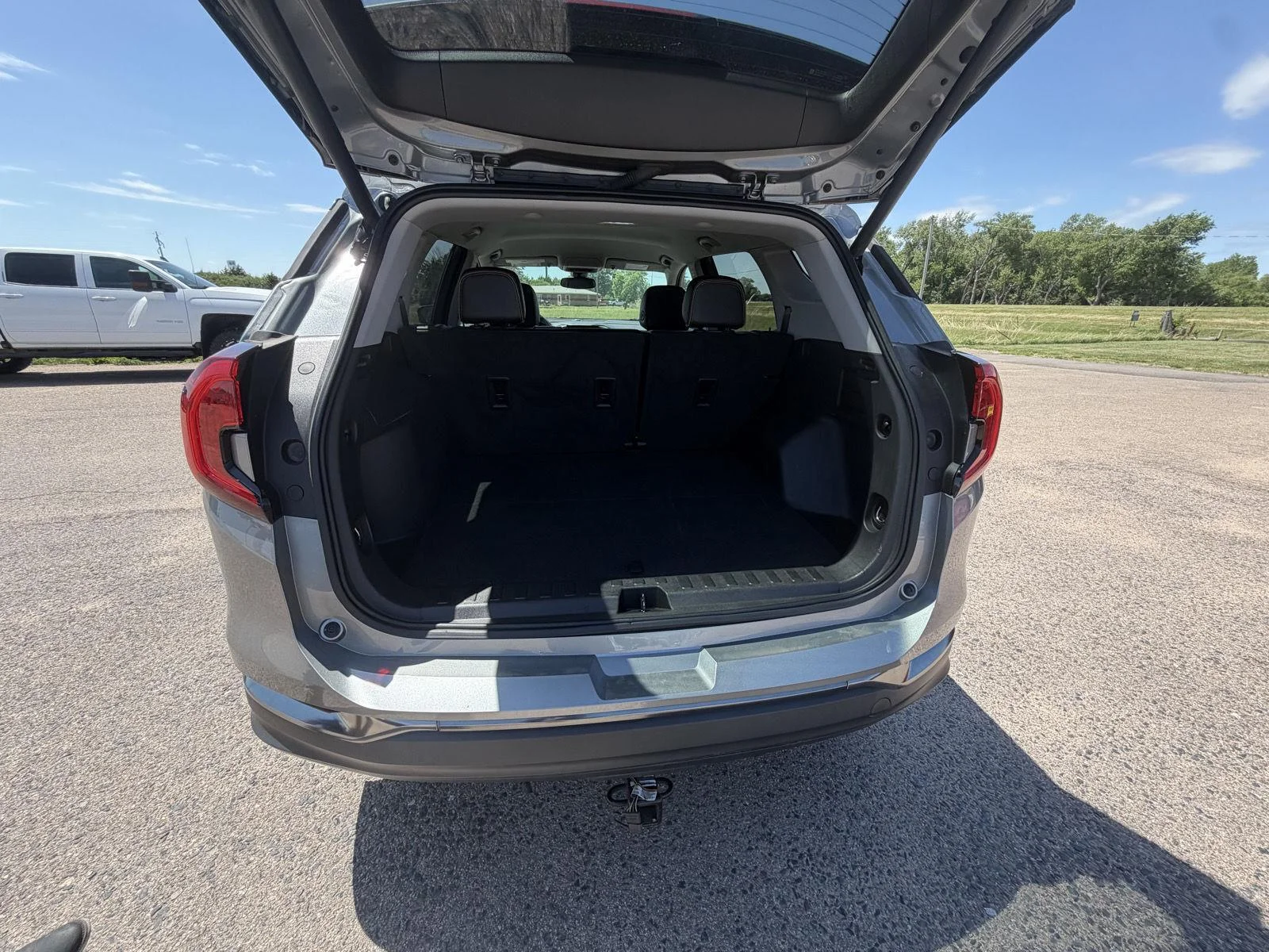 Used 2023 Sterling Metallic GMC AT4 image 15