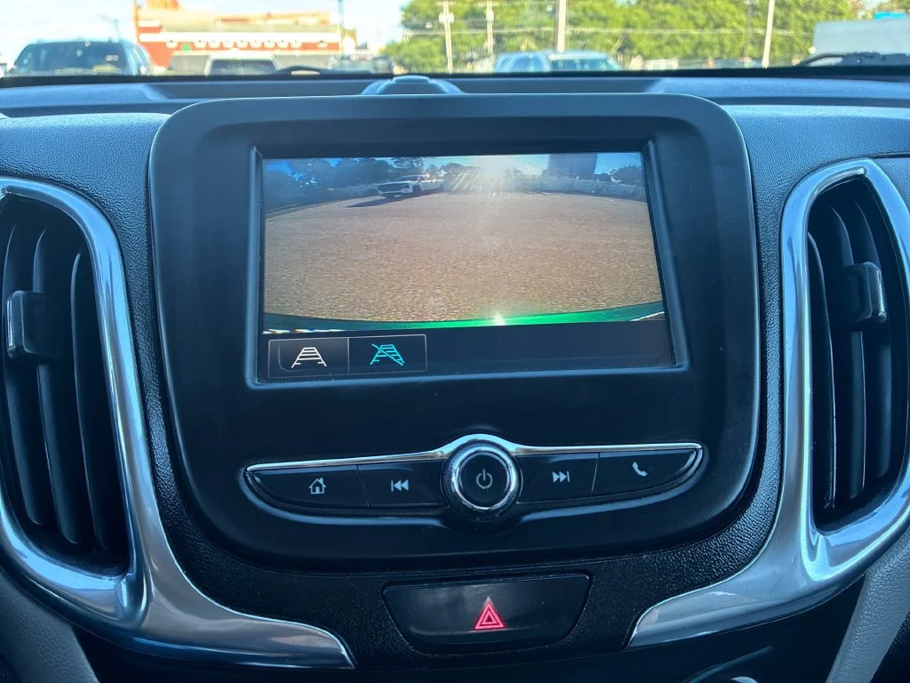 Used 2018 IVY METALLIC Chevrolet LT image 23
