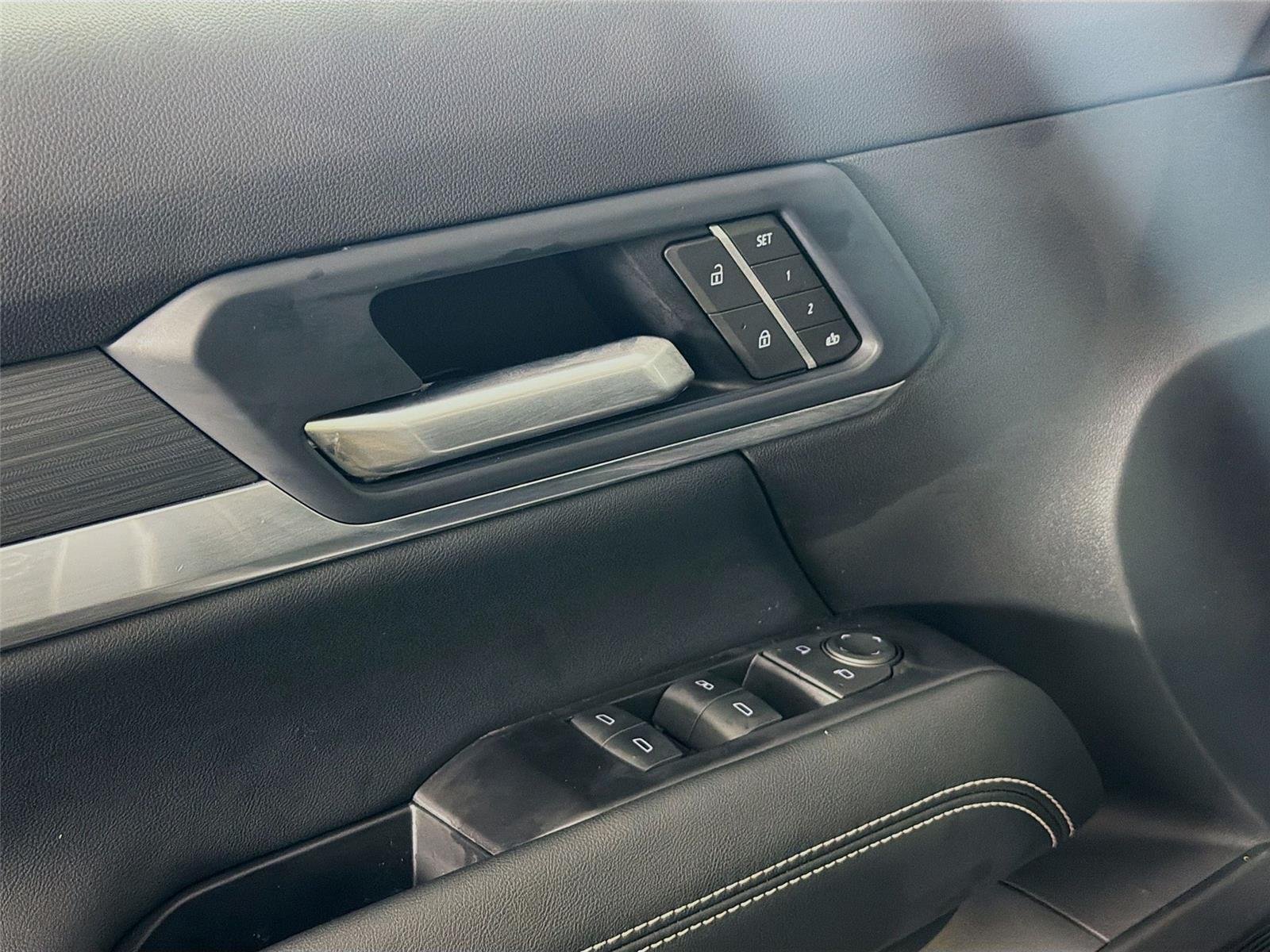 New 2027 Sterling Metallic GMC AWD Elevation image 24