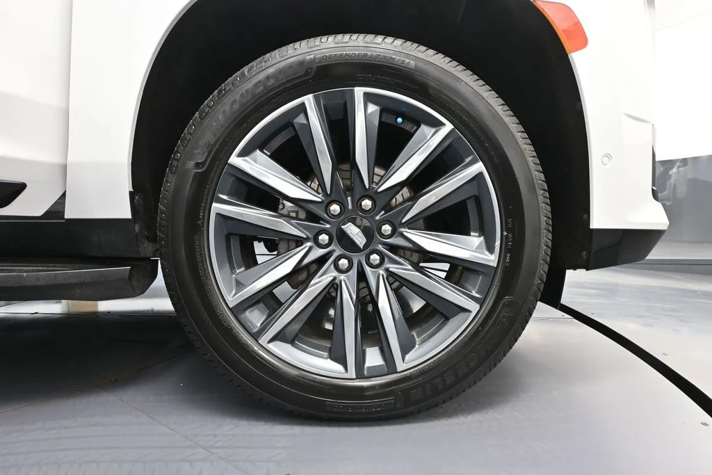 Used 2021 White Cadillac Sport image 18