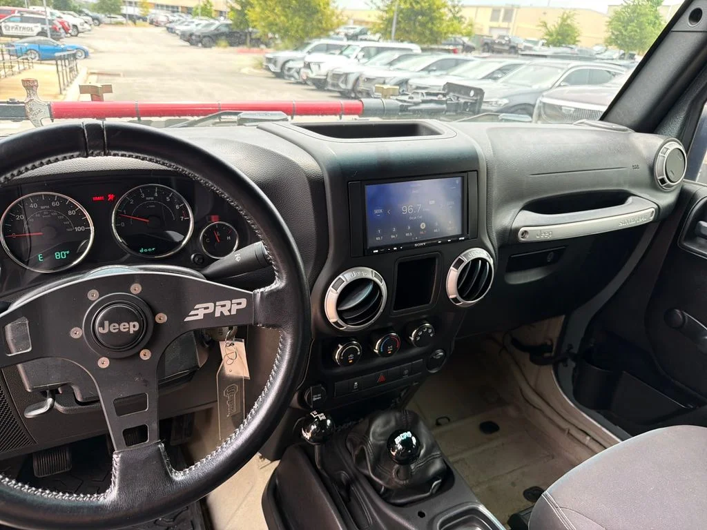 Used 2015 White Jeep Rubicon image 23