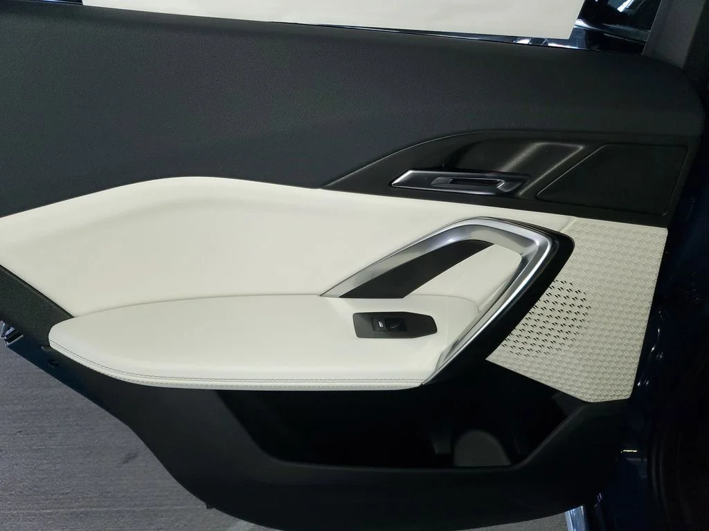 New 2026 Blue BMW xDrive28i image 10