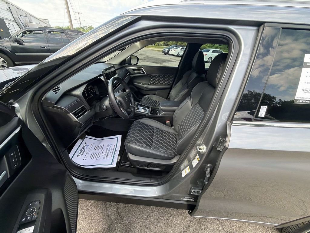 Certified Used 2023 Gray Mitsubishi SEL image 11