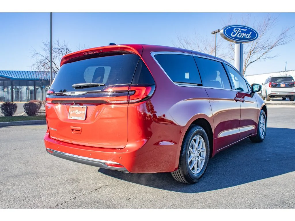 New 2026 Red Hot Pearlcoat Chrysler Select image 7