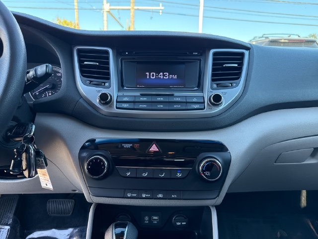 Used 2016 White Hyundai SE image 21