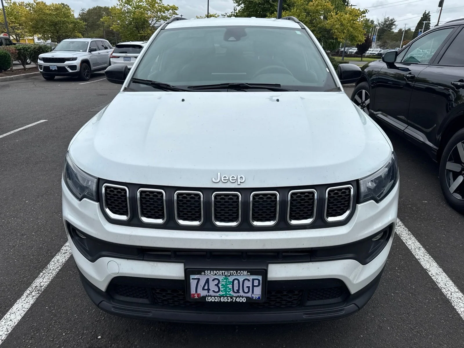 Used 2023 Bright White Clearcoat Jeep Latitude image 2