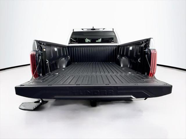 Certified Used 2025 WIND CHILL PEARL Toyota  image 39