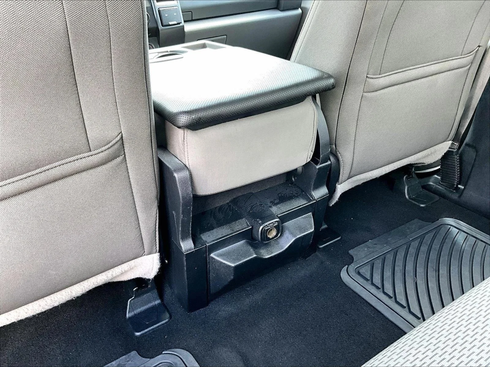 Used 2017 Oxford White Ford XLT image 25