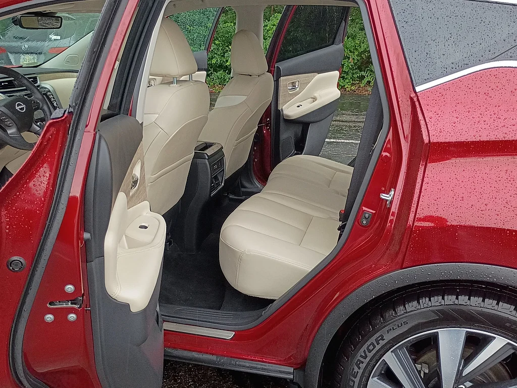 Used 2024 Scarlet Ember Tintcoat Nissan SL image 13