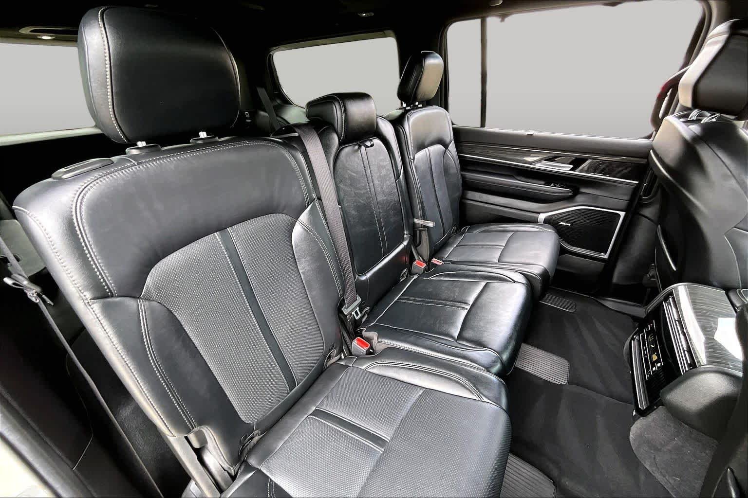 Used 2022 Luxury White Pearlcoat Jeep Series II image 18