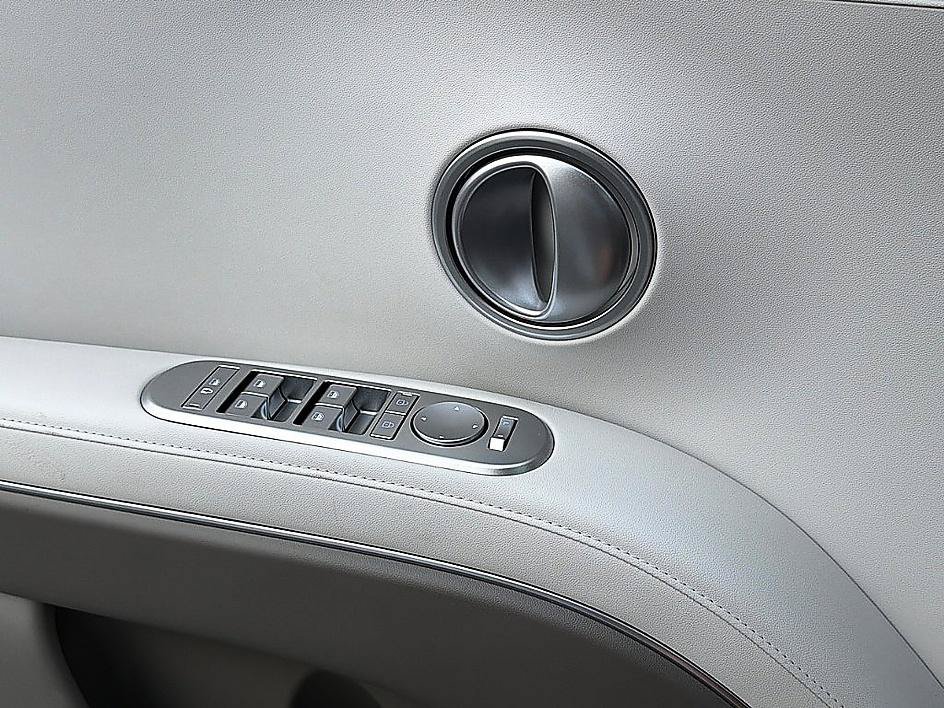 Used 2026 Creamy White Pearl Hyundai SEL 7P image 18