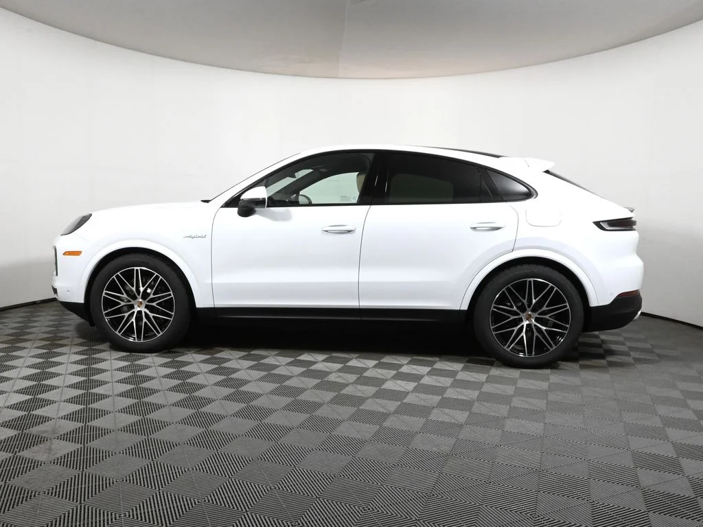 Certified Used 2026 White Porsche  image 2