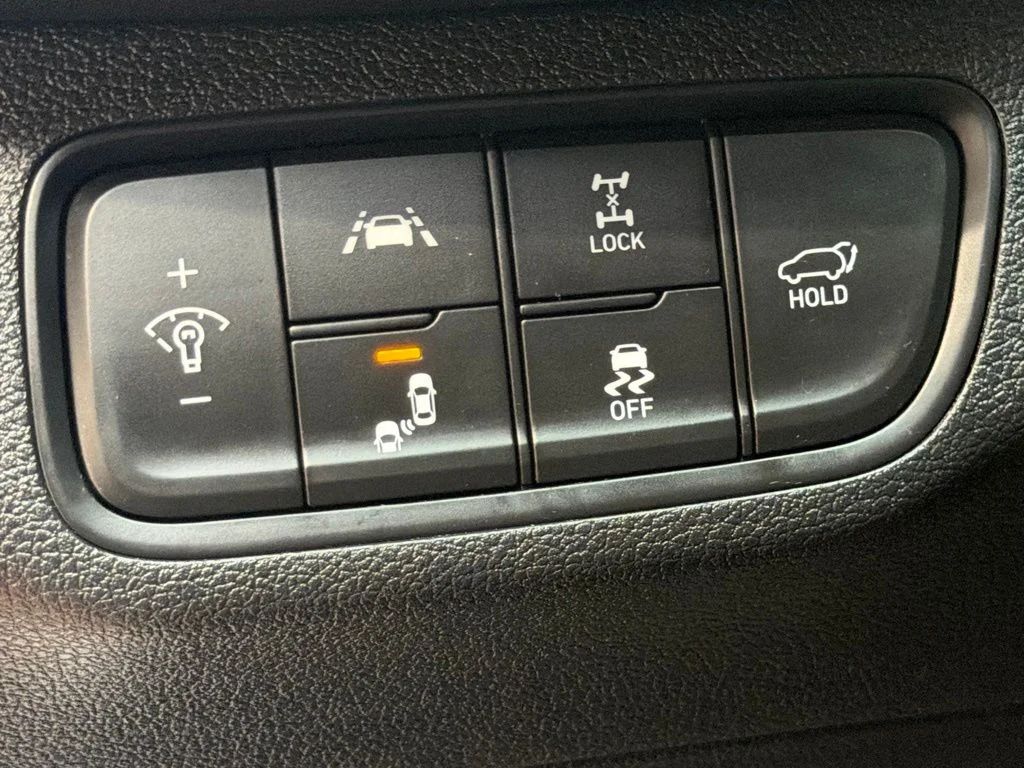 Used 2020 Quartz White Hyundai Limited image 23