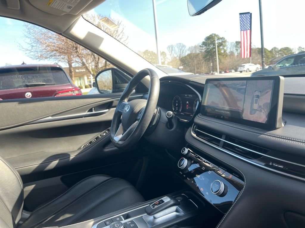 Used 2023 Black INFINITI LUXE image 18