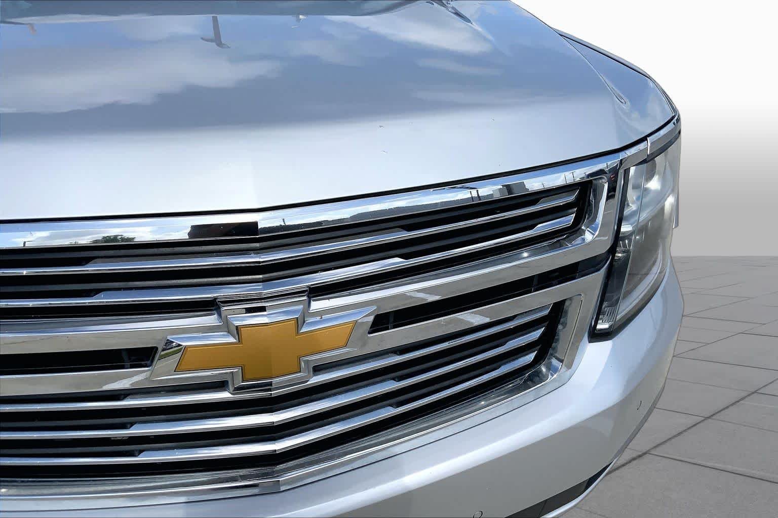 Used 2018 Silver Ice Metallic Chevrolet Premier image 30