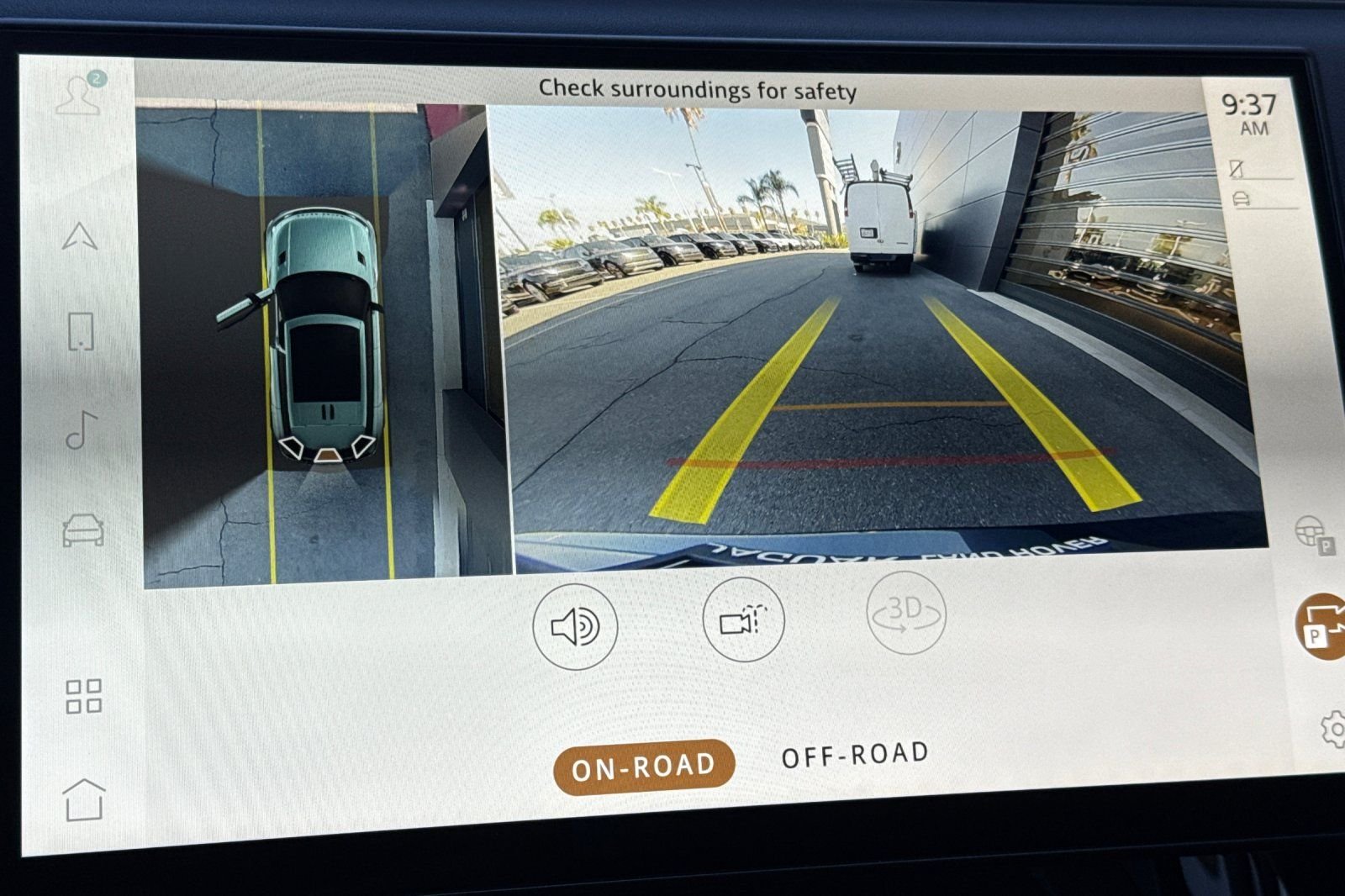 Used 2023 Gray Land Rover SE image 23