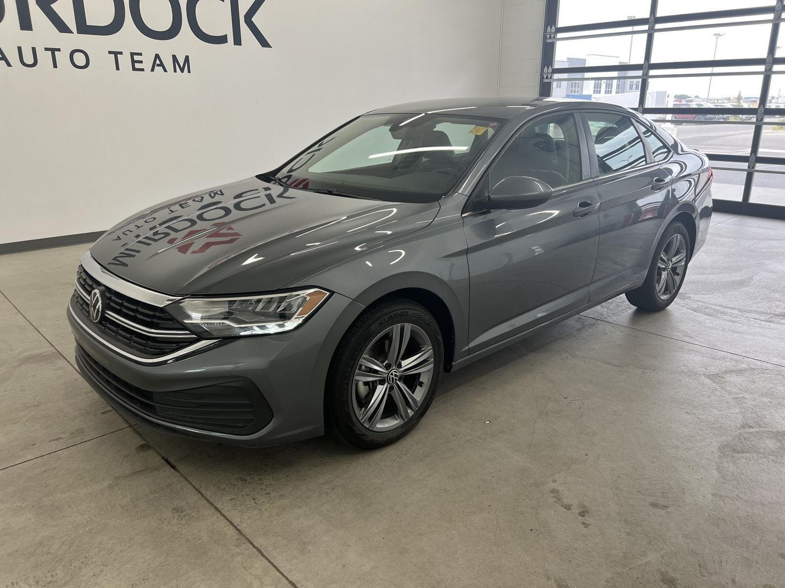 Used 2024 Platinum Gray Metallic Volkswagen SE image 6