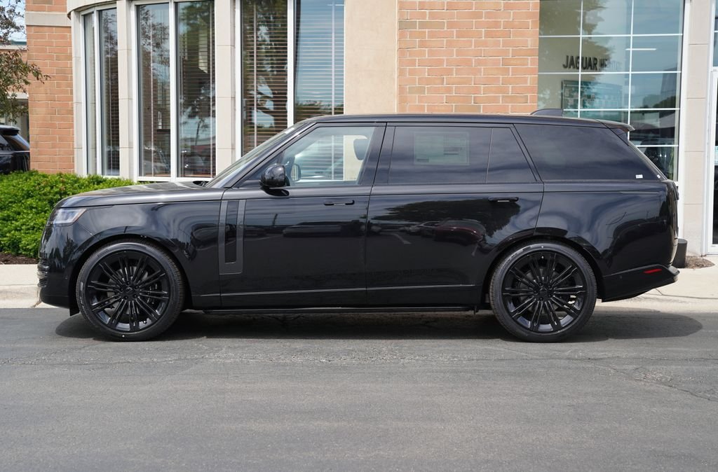 New 2026 Santorini Black Land Rover SE image 2