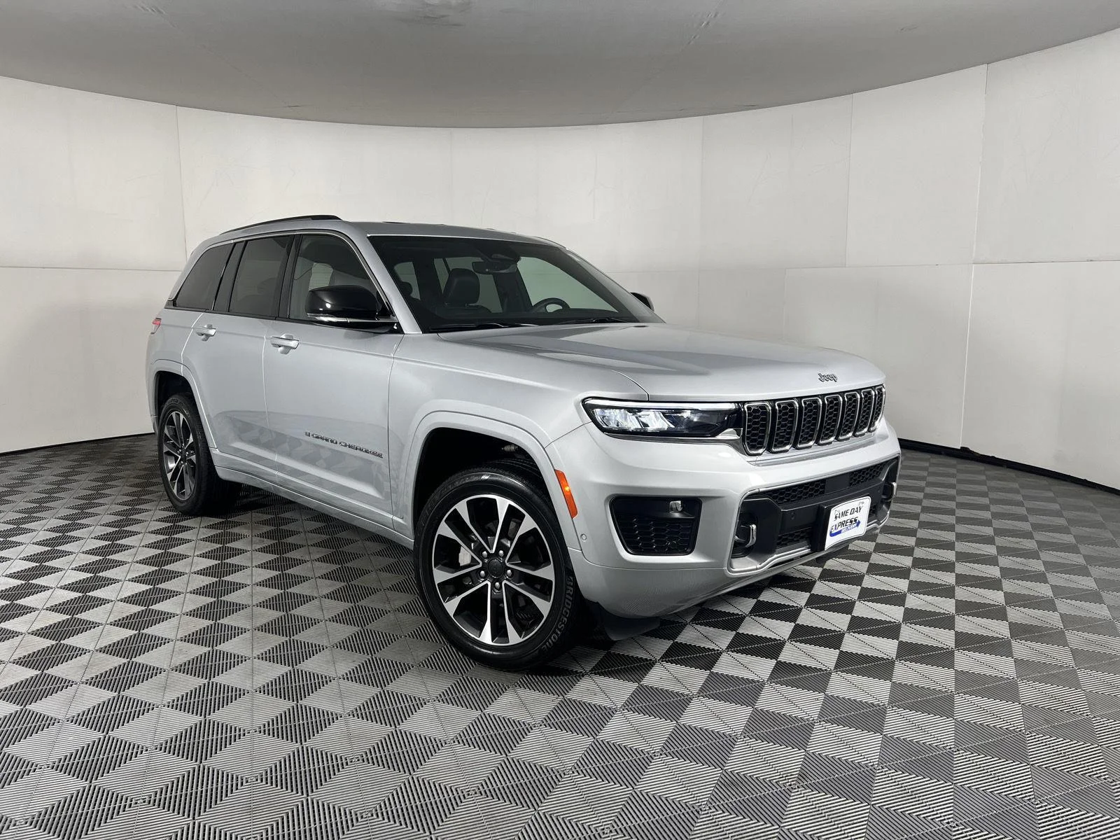 Used 2022 Silver Zynith Jeep Overland image 30