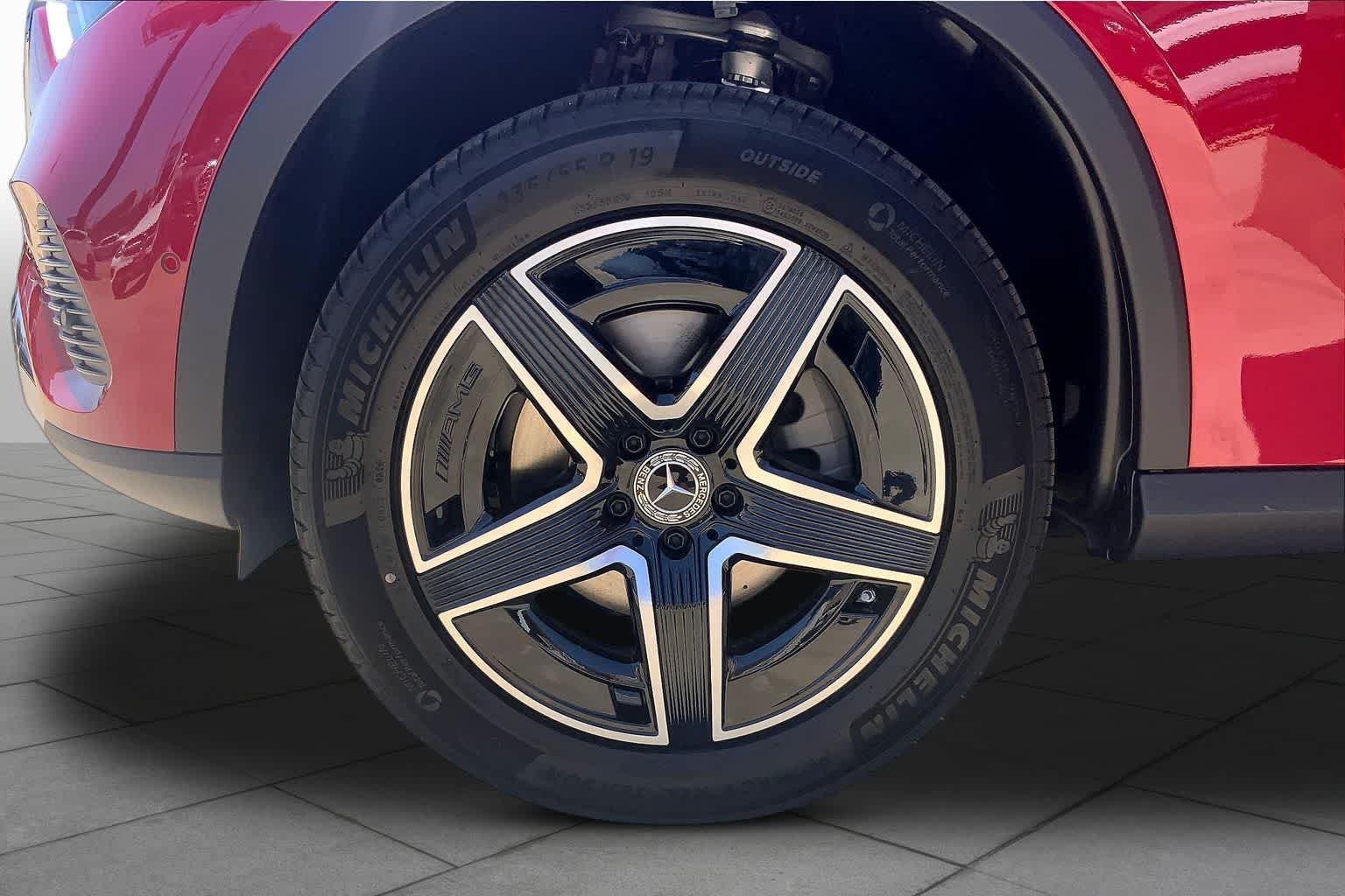New 2026 MANUFAKTUR Patagonia Red Metallic Mercedes-Benz GLC 300 image 11