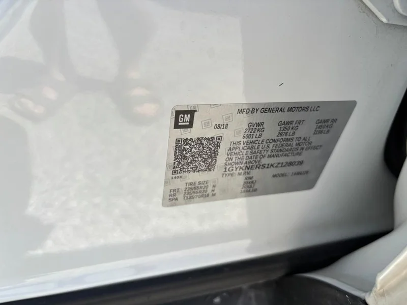 Used 2019 Crystal White Tricoat Cadillac Premium Luxury FWD image 17