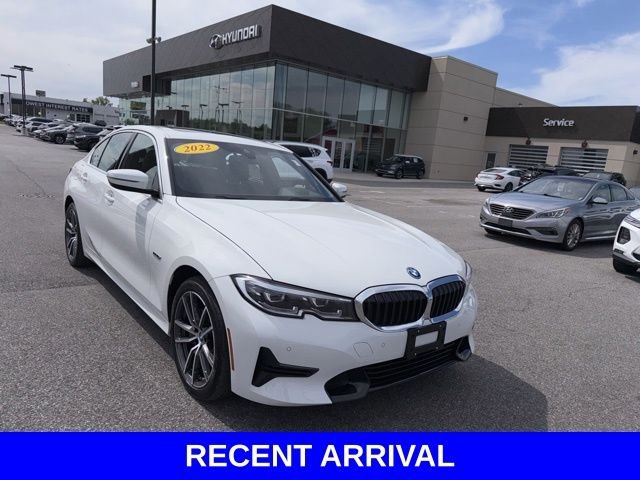 2022 BMW 3 Series 330e xDrive Sedan's photo