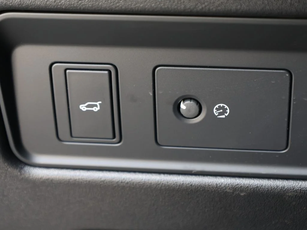 Used 2024 White Land Rover S image 38