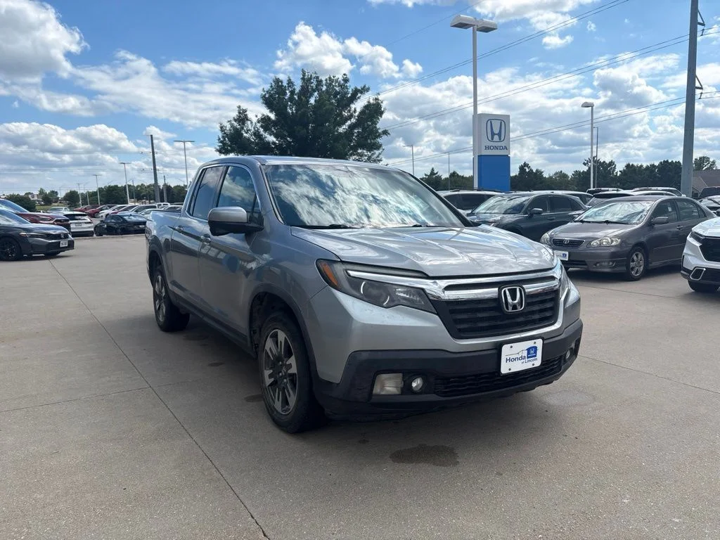 Used 2017 Silver Honda RTL-T image 3