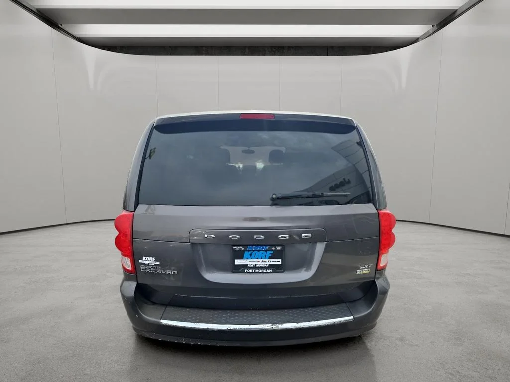 Used 2017 Granite Pearlcoat Dodge SXT image 4