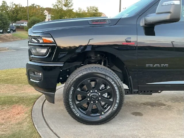 New 2027 Diamond Black Crystal Pearl-Coat Exterior Paint RAM Big Horn image 12