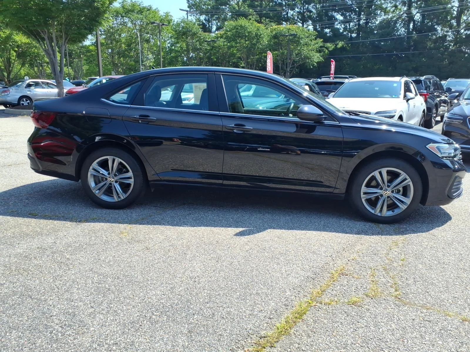 Used 2024  Volkswagen SE image 5