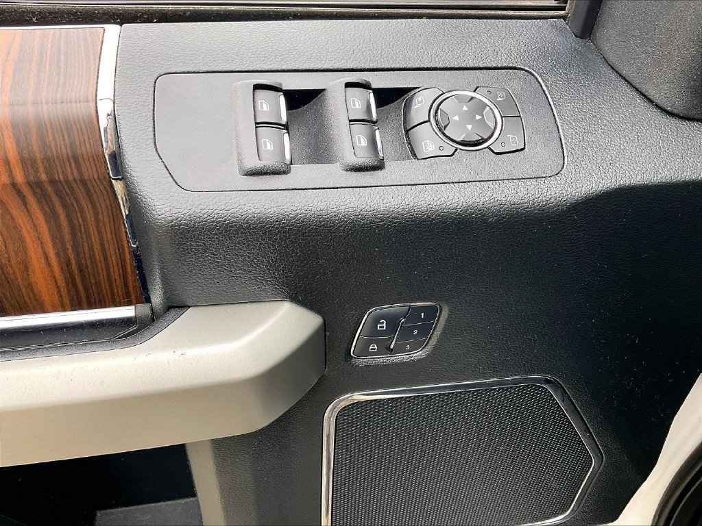Used 2016 White Platinum Clearcoat Metallic Ford Lariat image 36