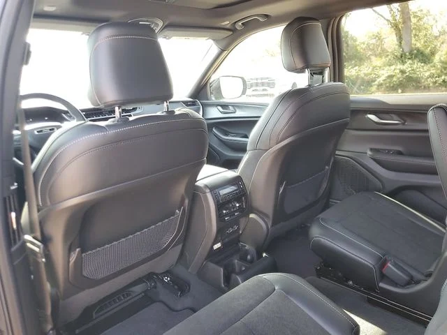 New 2025 Baltic Gray Metallic Clear-Coat Exterior Paint Jeep Altitude X image 10