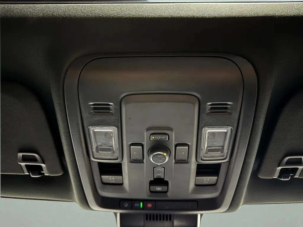 Certified Used 2025 Summit White GMC Denali image 23