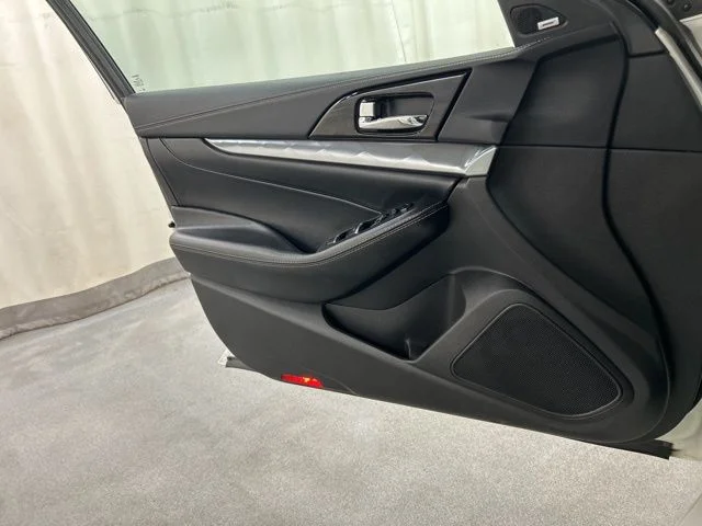 Used 2023  Nissan 3.5 SL image 20