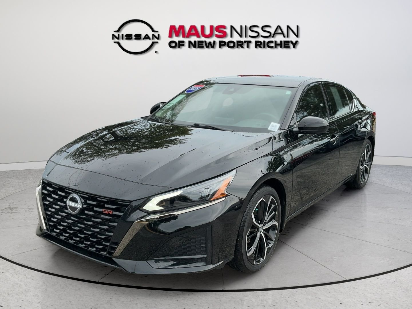 Used 2025 Super Black Nissan 2.5 SR image 3
