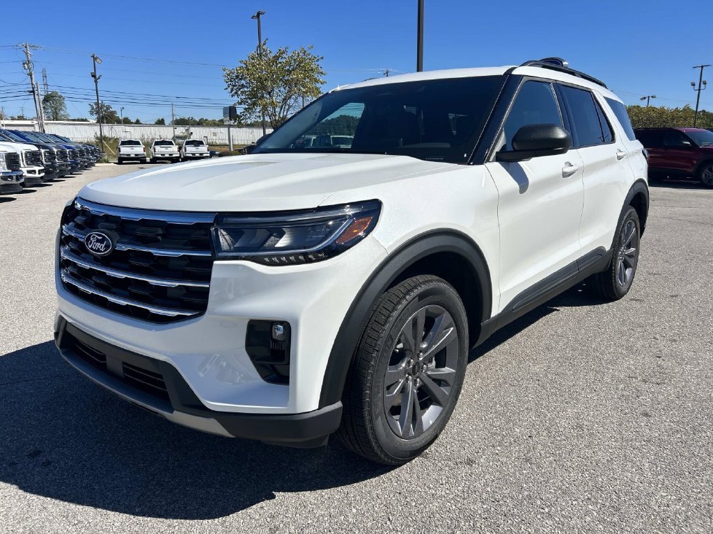 New 2027 Star White Metallic Tri-Coat Ford Active image 8