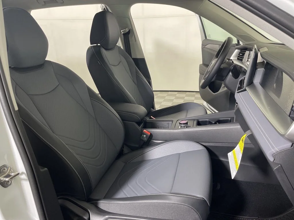 New 2026 White/off-white Volkswagen 2.0T SE image 23