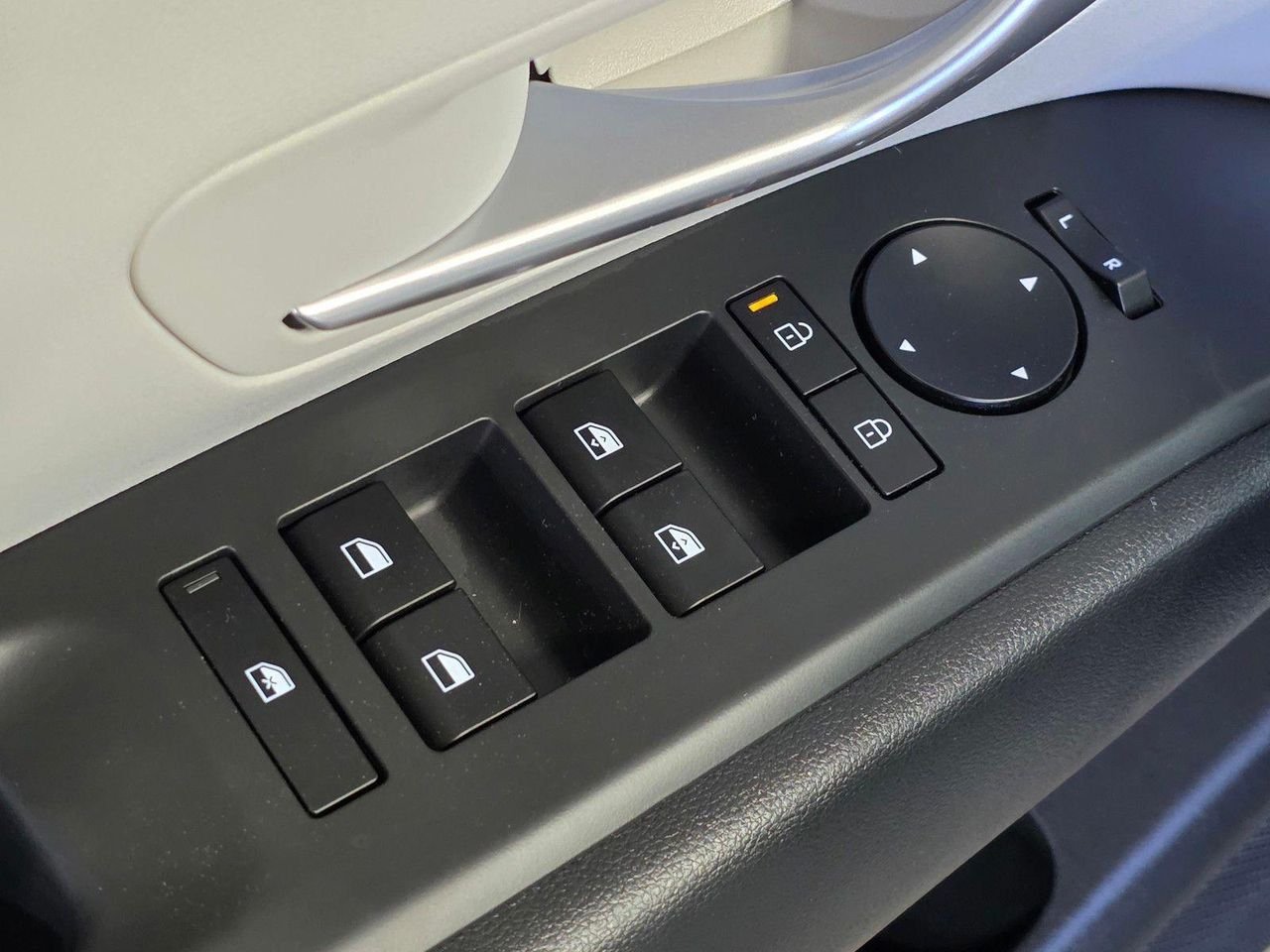 New 2026 Creamy White Pearl Hyundai SEL Convenience image 21