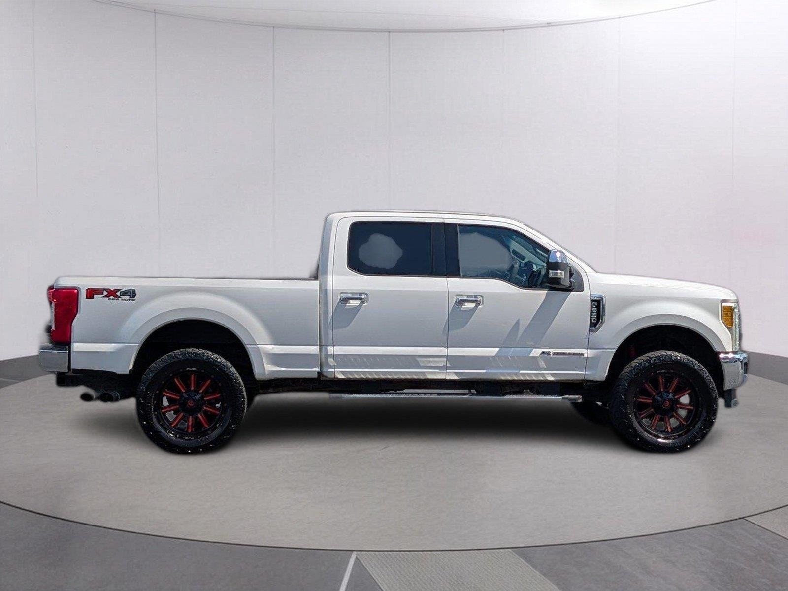 Used 2017 White Platinum Metallic Tri-Coat Ford Lariat image 7