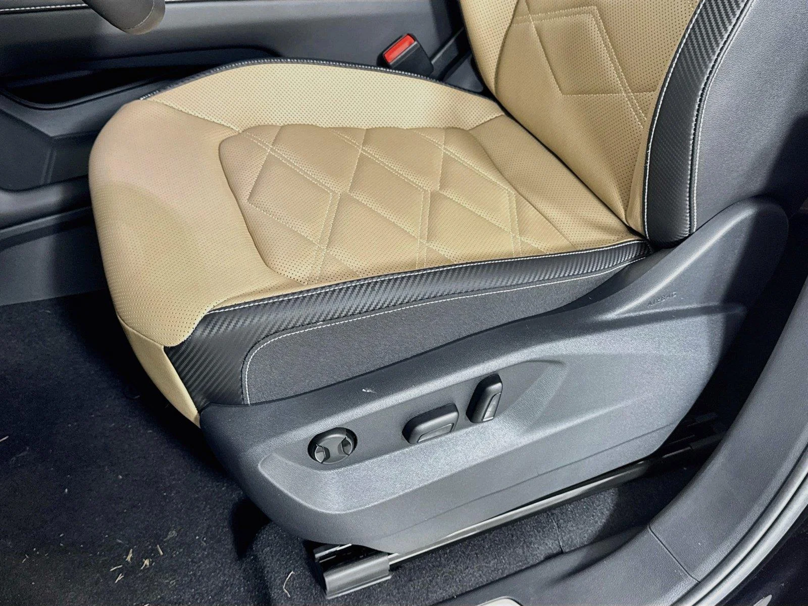 New 2026 Deep Black Pearl Volkswagen 2.0T SE w/Technology image 18