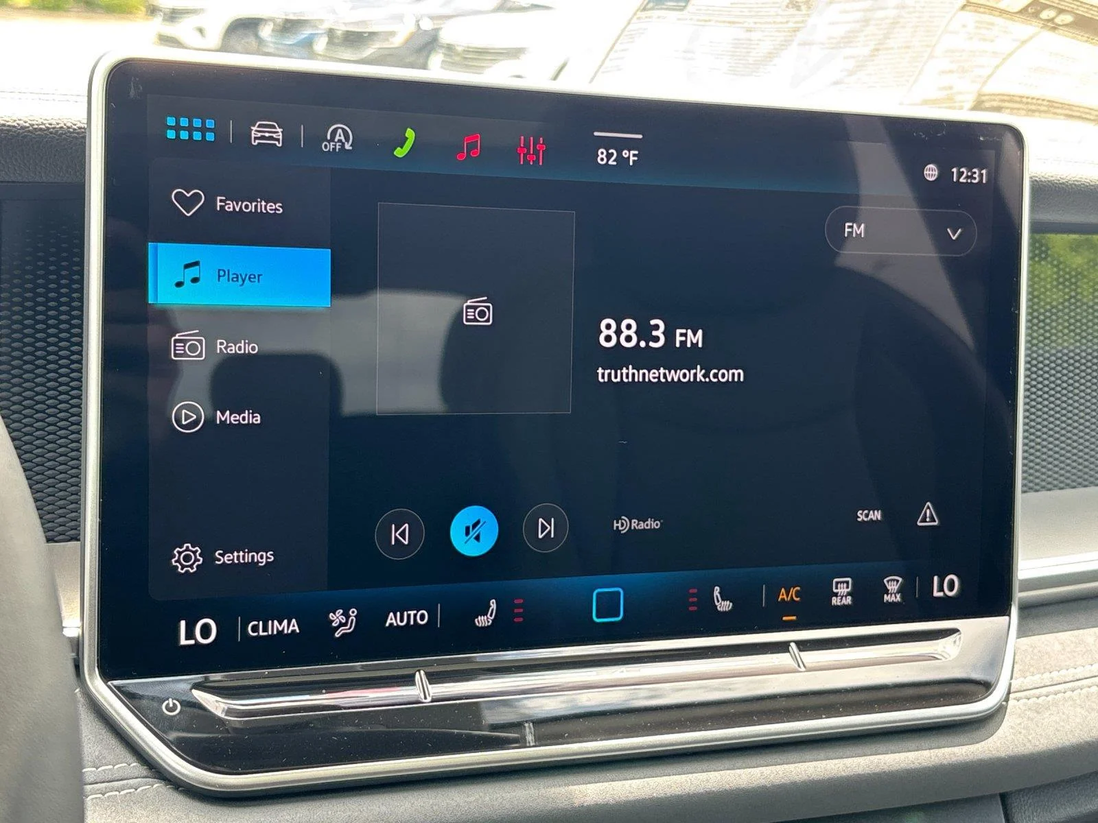 New 2026  Volkswagen SE image 24