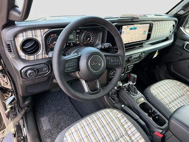 New 2026 Black Clear-Coat Exterior Paint Jeep 85th Anniversary Edition image 9