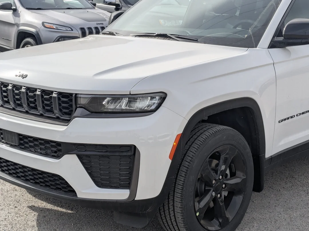 New 2026 White Jeep Altitude - - 4x4 - Altitude Pkg - Power Sunroof - 20 Black Wheels - Remote Start & More! image 10