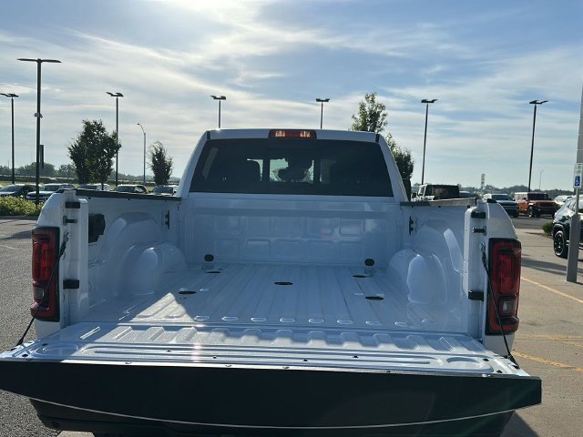 New 2026 Bright White Clear-Coat Exterior Paint RAM Tradesman image 4