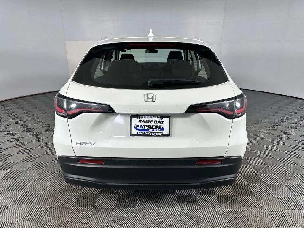 Used 2024 Platinum White Pearl Honda LX image 9