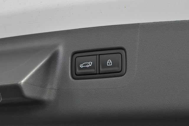 New 2027 White Hyundai SE AWD image 44