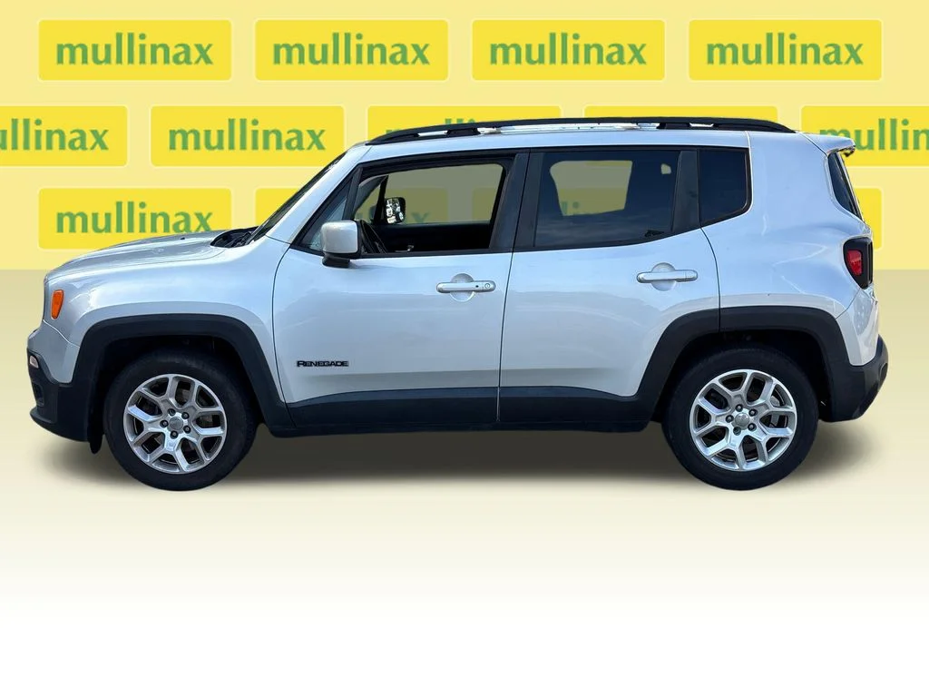 Certified Used 2018 Silver Jeep Latitude image 10
