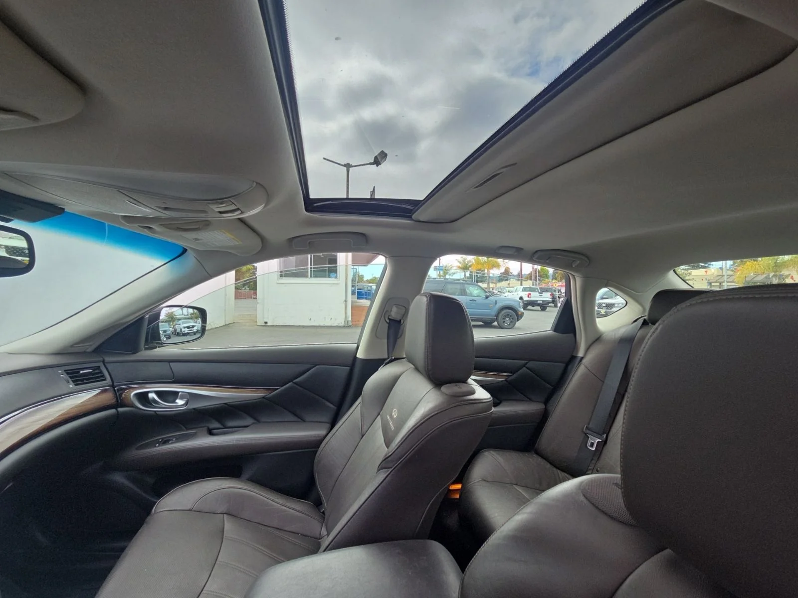 Used 2011 Black Obsidian INFINITI Base image 19